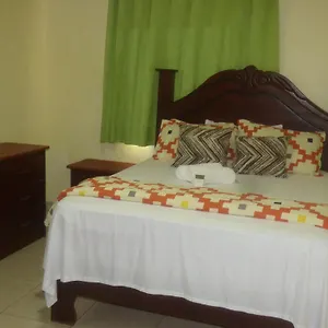 Enrique I Gazcue, Santo Domingo